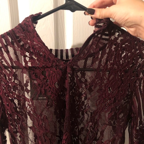 Maroon lace top - Picture 5 of 5